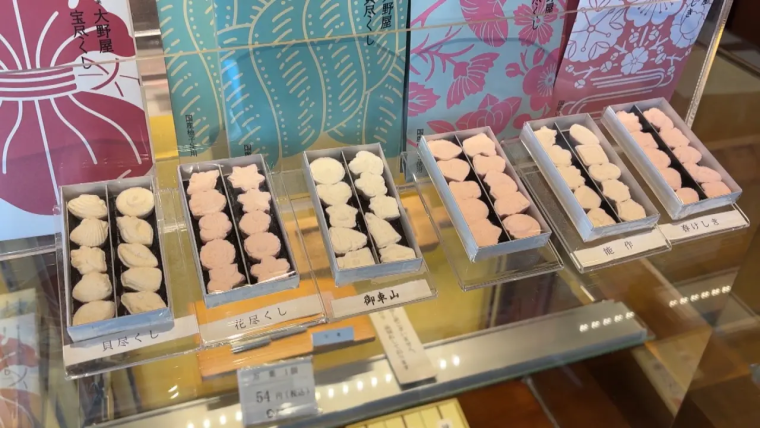 やわらかい餅から黒蜜がとろり…【大野屋】江戸創業の老舗和菓子店の絶品おやつ