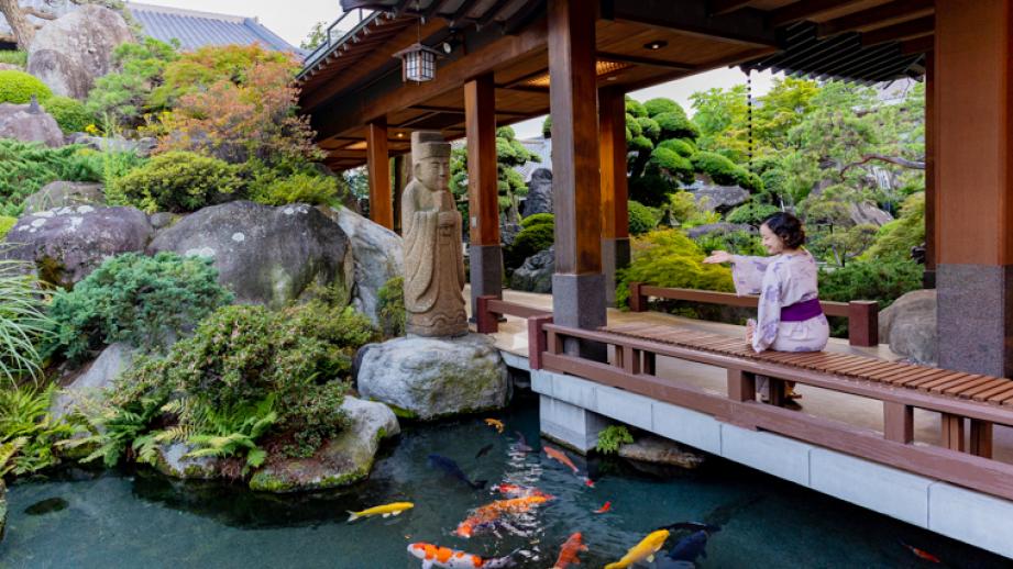 「石和温泉 銘石の宿 かげつ」で美しき日本庭園と温泉を堪能する旅へ