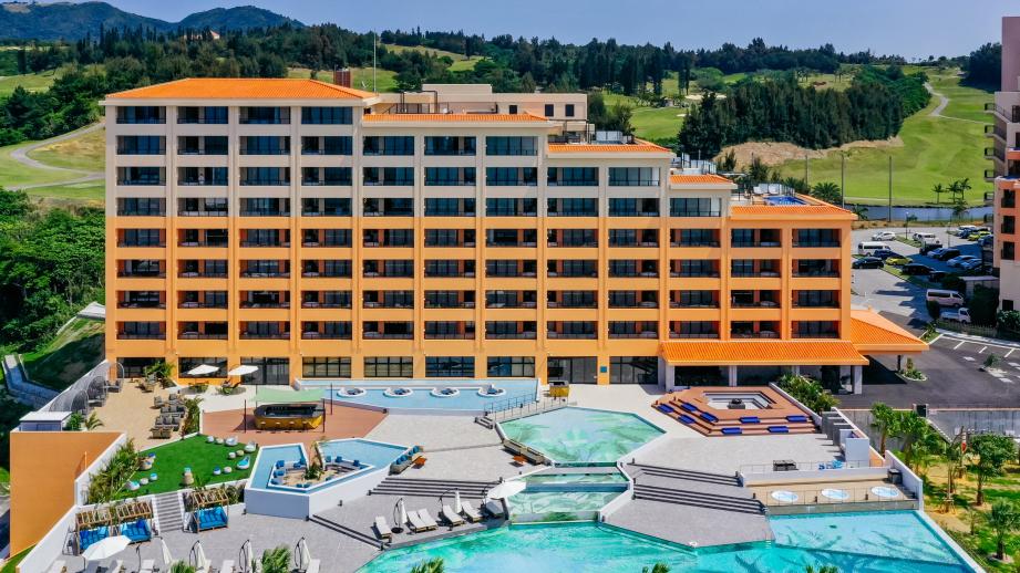 ホテルを運営するのは、沖縄県よりSDGs企業として正式認証された「KPG HOTEL & RESORT」社