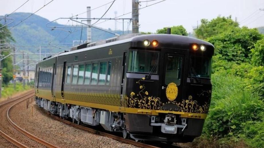 JR西・観光列車「はなあかり」が10月5日運行開始