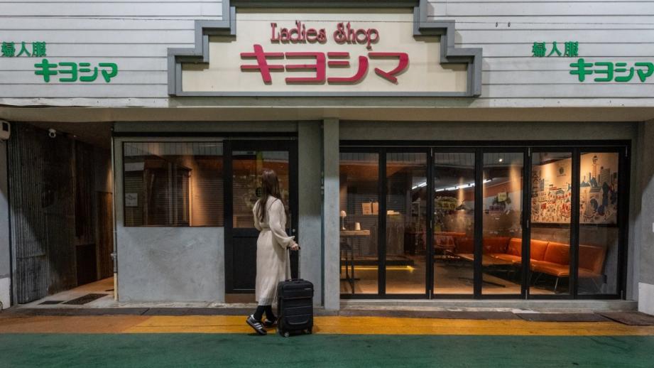 まちの日常に飛び込む宿。まちごとホテルの「セカイホテル大阪布施」で史上初⁉1 泊 10 食の食い倒れ滞在記