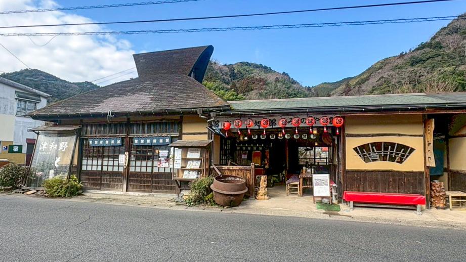 山陰の小京都で味わう、郷土料理と和食のお店。窓からは SL を眺めることも！｜島根県津和野町