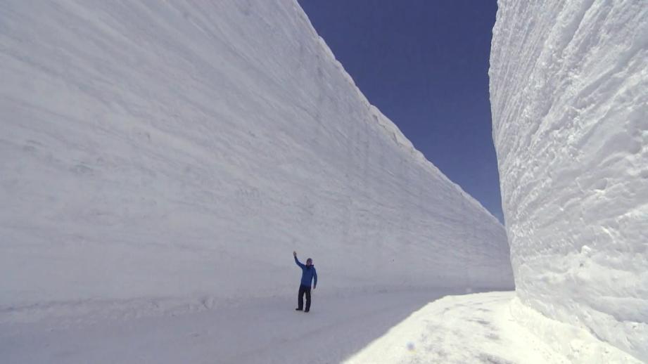 高さ 10m 超！【雪の大谷のヒミツ】世界でも希少な“雪の壁”はどうやって作る？