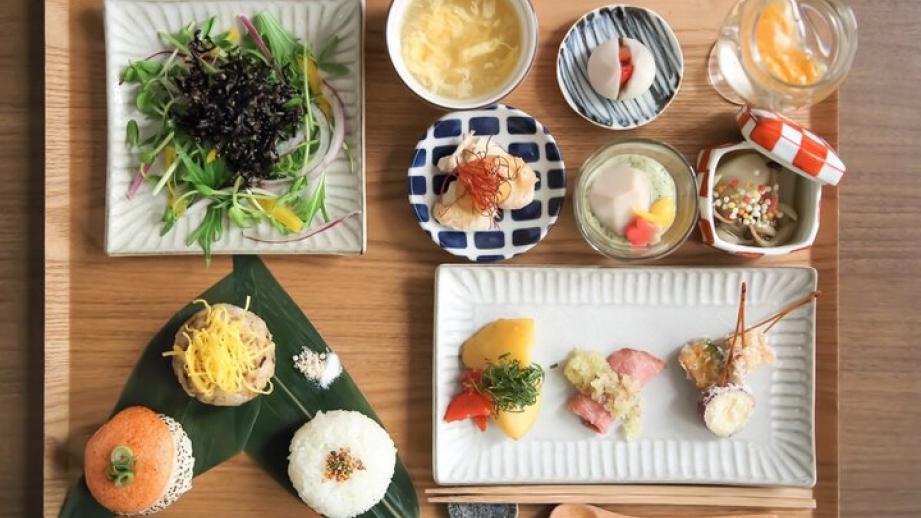 京都の路地で彩り豊かなおばんざいランチとクラフトビールを♪「京のSAKESORA」