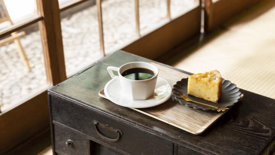 京都らしい竹建築でオーガニックコーヒーと焼菓子を。鈴虫寺近くのカフェ「BAMBOO COFFEE」