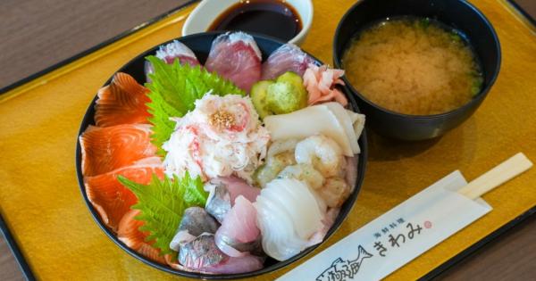 鳥取の冬の味覚「カニ」たっぷりの海鮮丼をリーズナブルに楽しめる道の駅レストラン