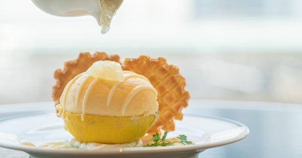 東京駅を目前に、爽やかな檸檬スイーツを味わい、懐かしい絵本グッズを探しに。「丸善　丸の内本店」