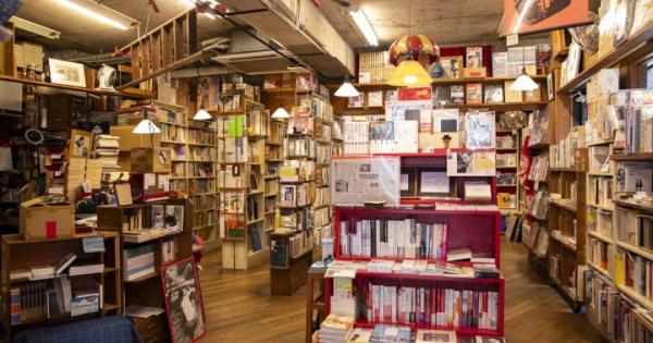 ユニークな品揃えが楽しい！一期一会の出会いが待つ古書店・雑司が谷「古書 往来座」