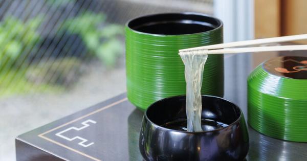 京都・祇園の老舗和菓子店「鍵善良房 四条本店」で、絶品くずきりを味わう