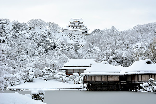 彦根城 玄宮園の雪景色